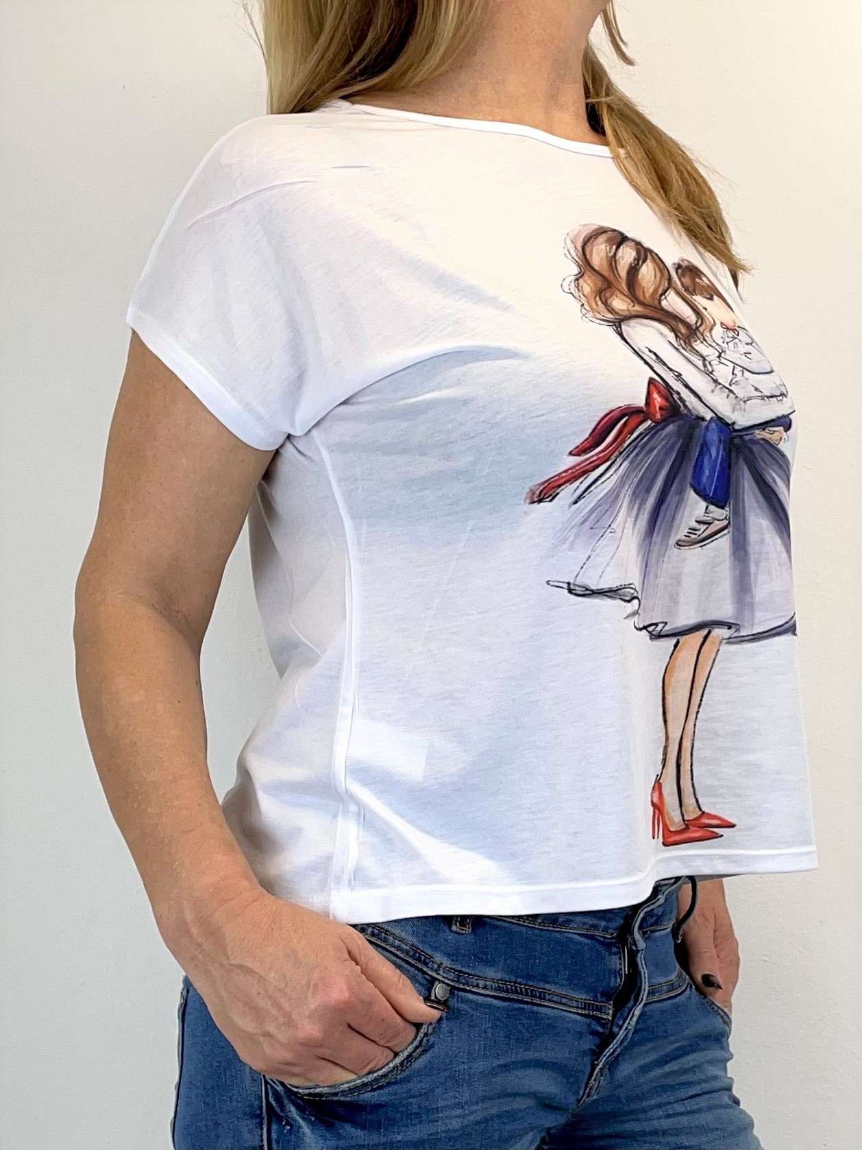 Weißer T-Shirt mit Print auf der Front