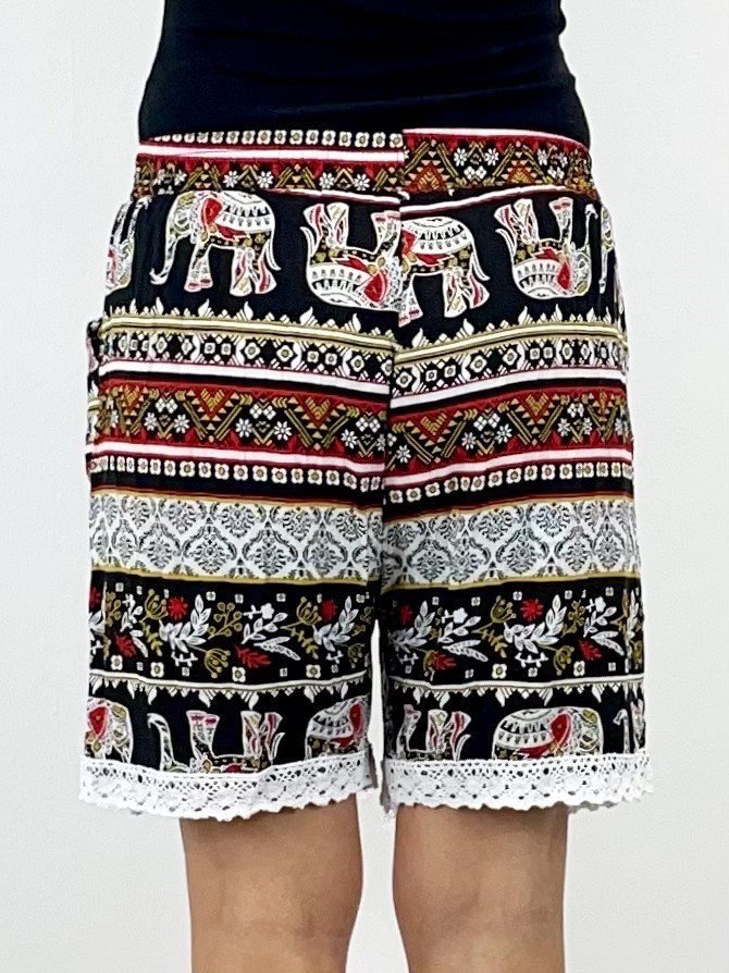 Shorts mit Spitzenbesatz